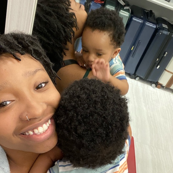 Meet your Posher, Elysha - Picture 1 of 1